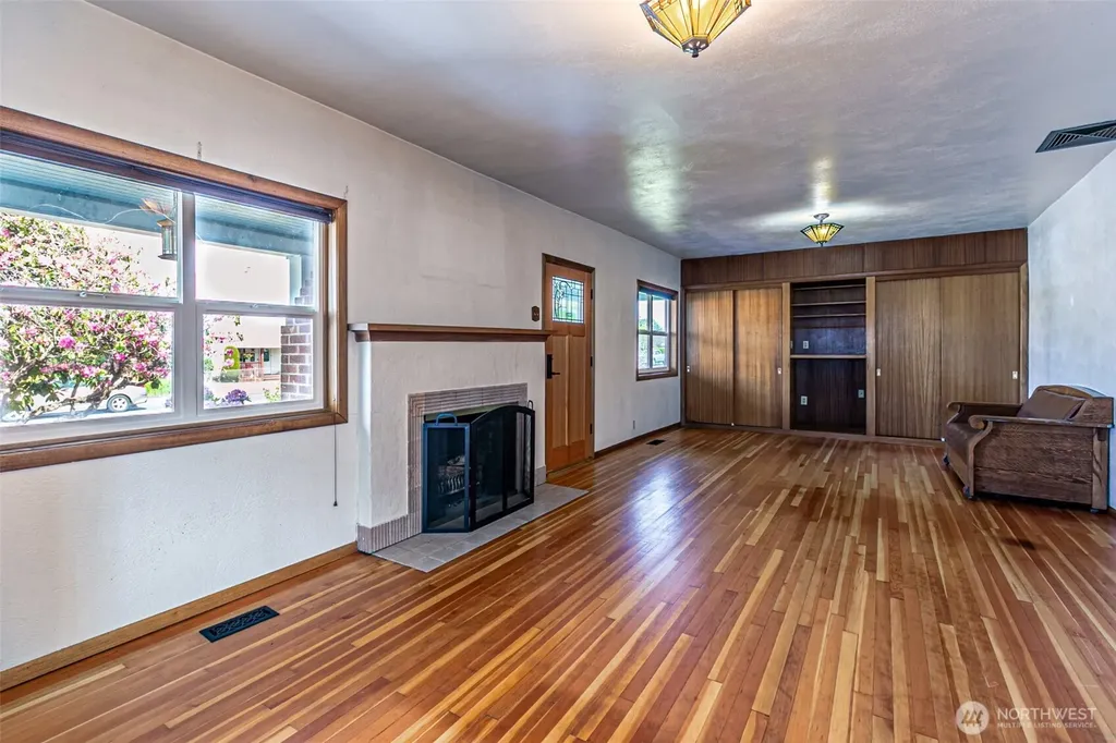 203 Orchard Avenue N Eatonville WA 98328