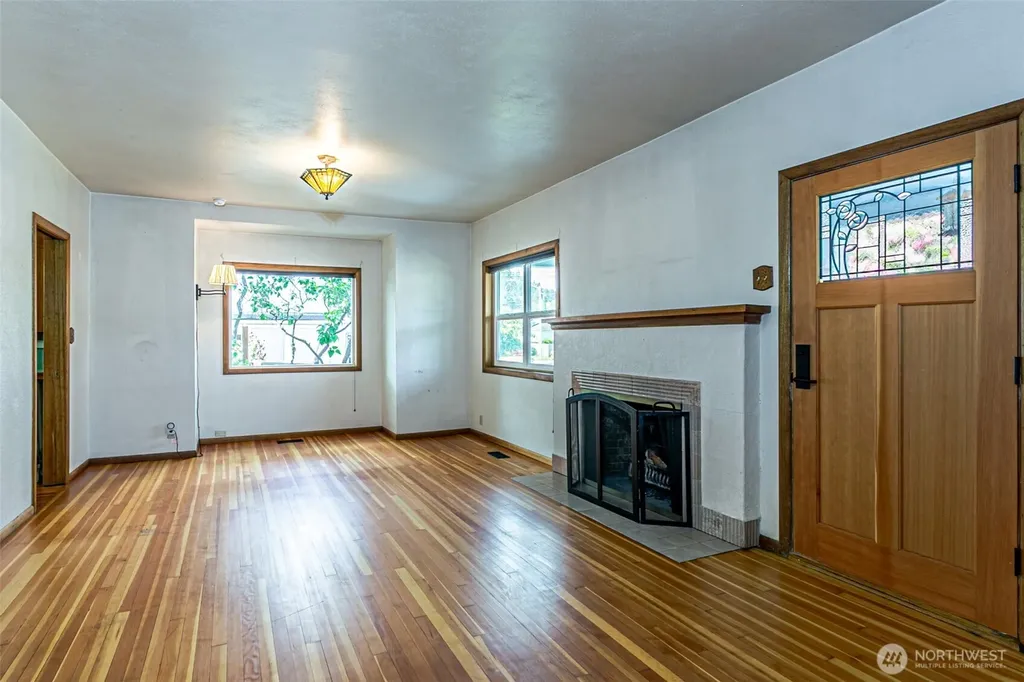 203 Orchard Avenue N Eatonville WA 98328