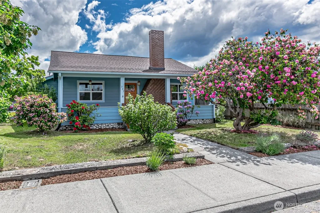 203 Orchard Avenue N Eatonville WA 98328