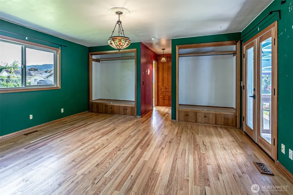 203 Orchard Avenue N Eatonville WA 98328