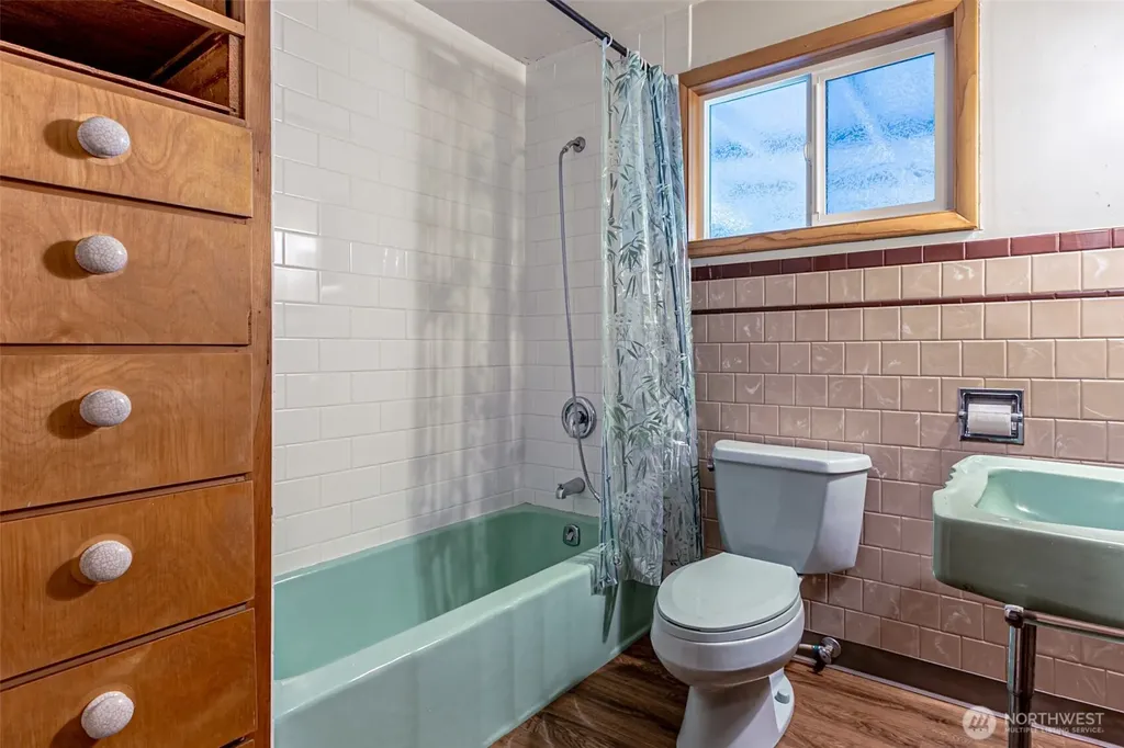 203 Orchard Avenue N Eatonville WA 98328