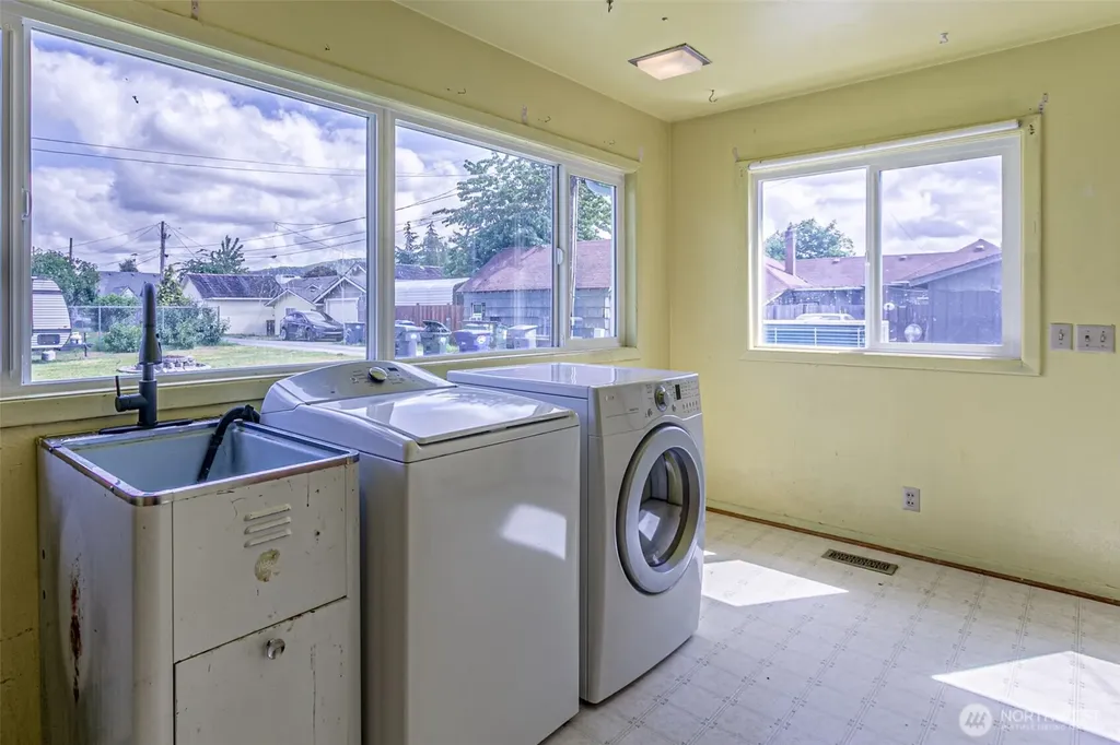 203 Orchard Avenue N Eatonville WA 98328