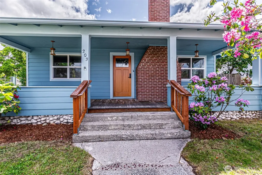 203 Orchard Avenue N Eatonville WA 98328