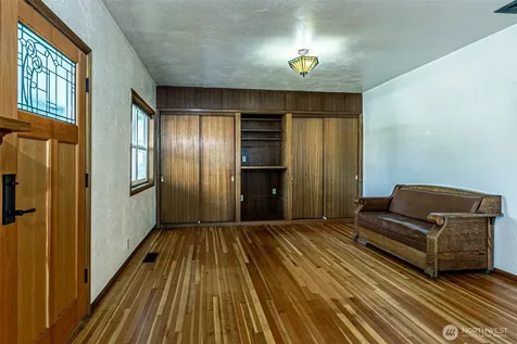 203 Orchard Avenue N Eatonville WA 98328