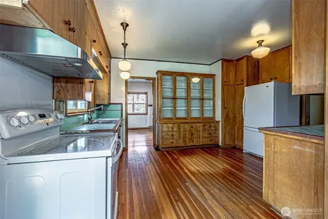 203 Orchard Avenue N Eatonville WA 98328