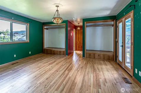 203 Orchard Avenue N Eatonville WA 98328
