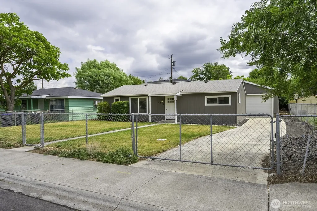 1517 N Mary Street Moses Lake WA 98837