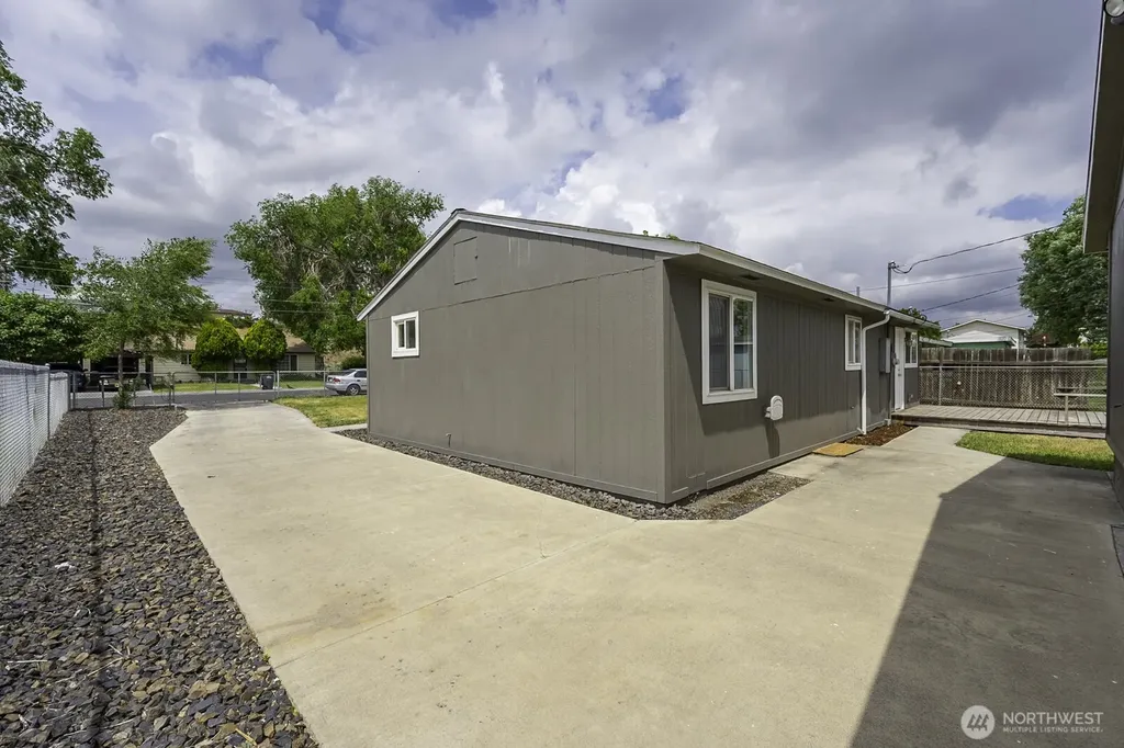 1517 N Mary Street Moses Lake WA 98837