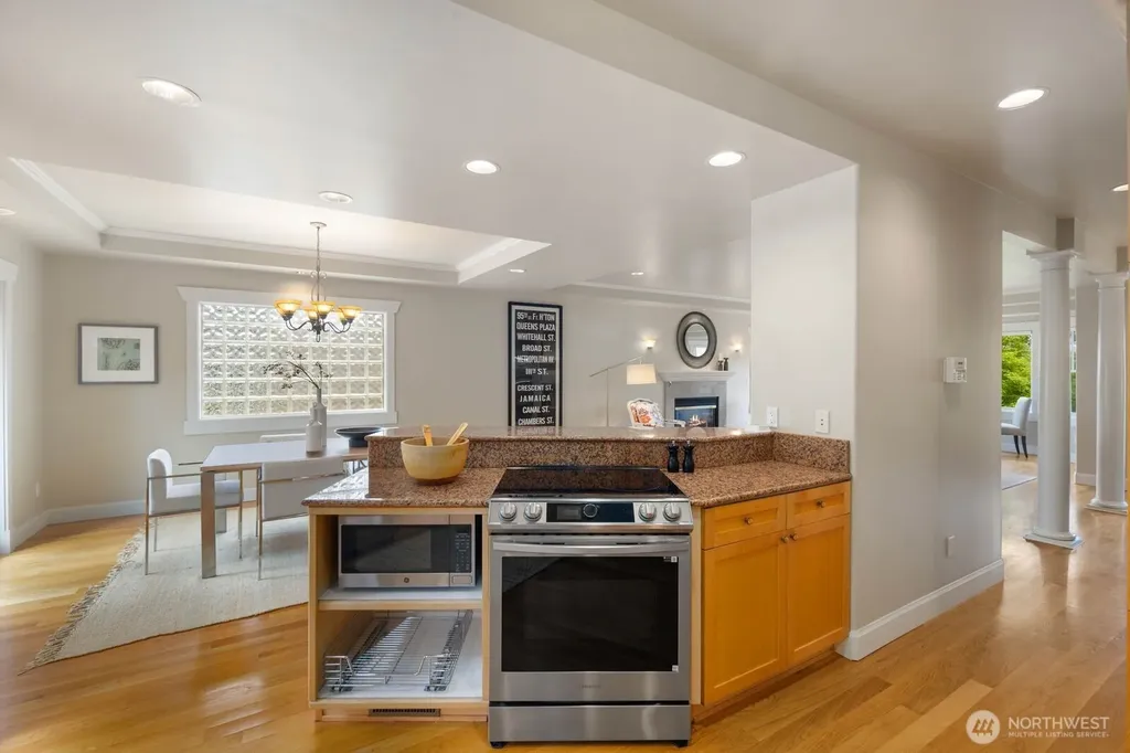 2711 4th Avenue W Seattle WA 98119