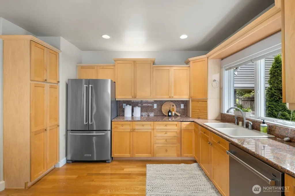 2711 4th Avenue W Seattle WA 98119