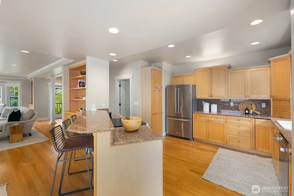 2711 4th Avenue W Seattle WA 98119