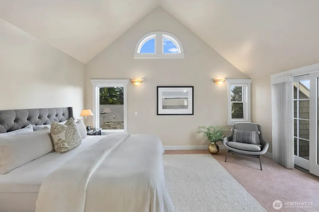 2711 4th Avenue W Seattle WA 98119