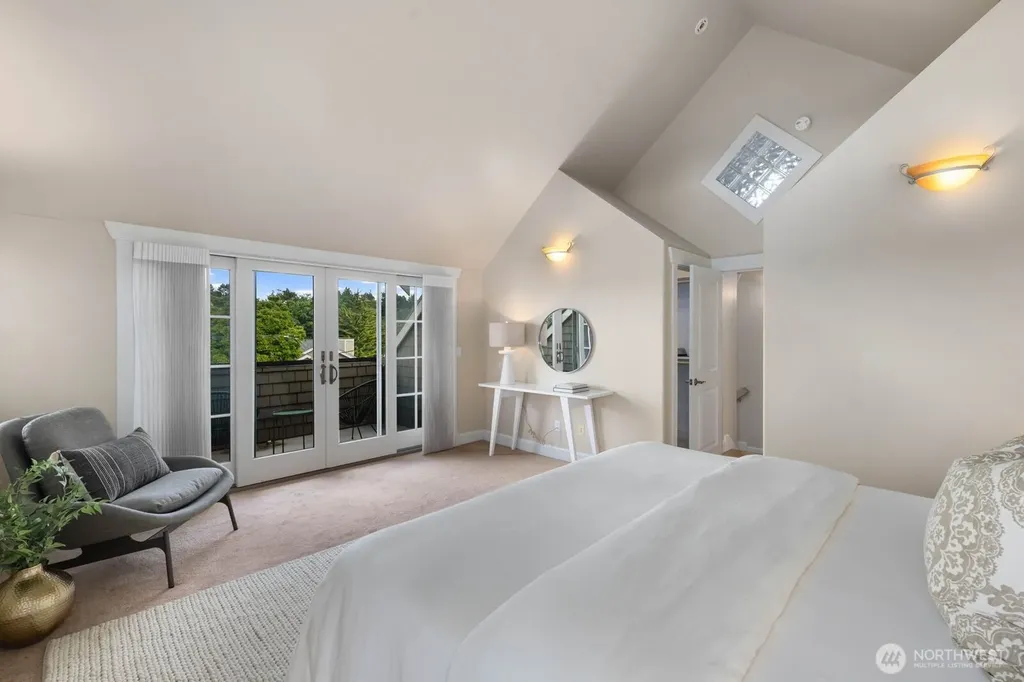 2711 4th Avenue W Seattle WA 98119