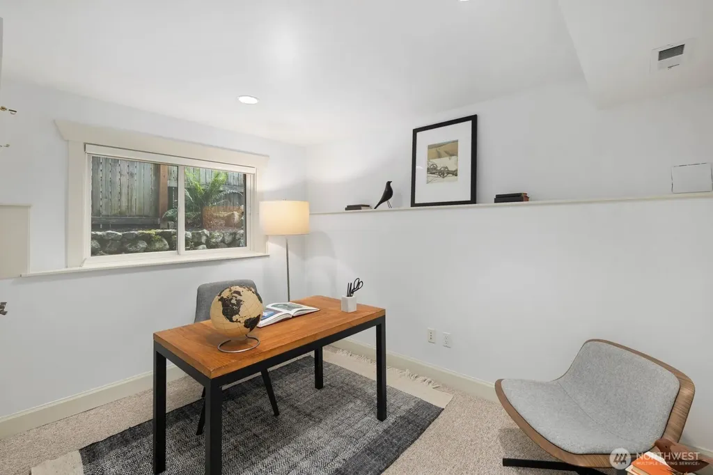 2711 4th Avenue W Seattle WA 98119