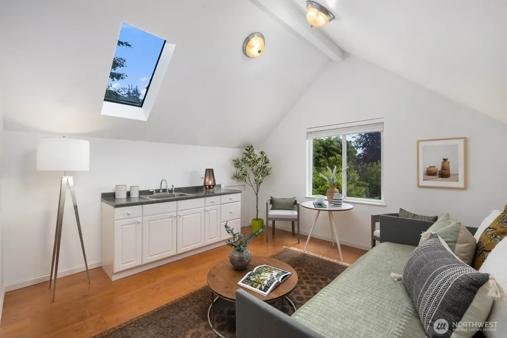 2711 4th Avenue W Seattle WA 98119