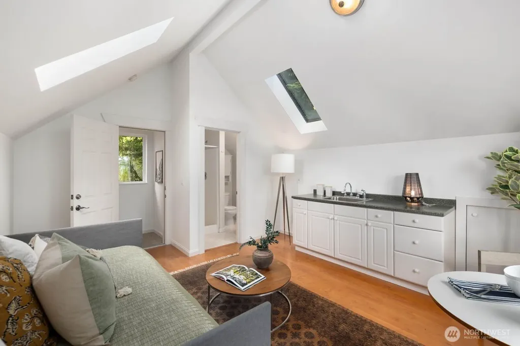 2711 4th Avenue W Seattle WA 98119