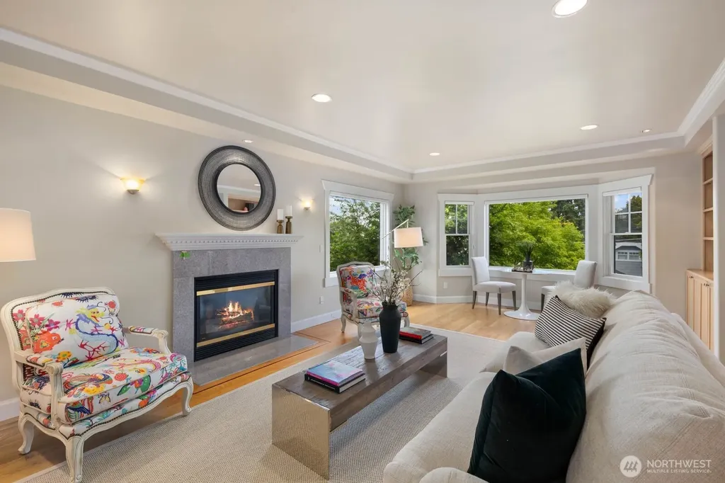 2711 4th Avenue W Seattle WA 98119