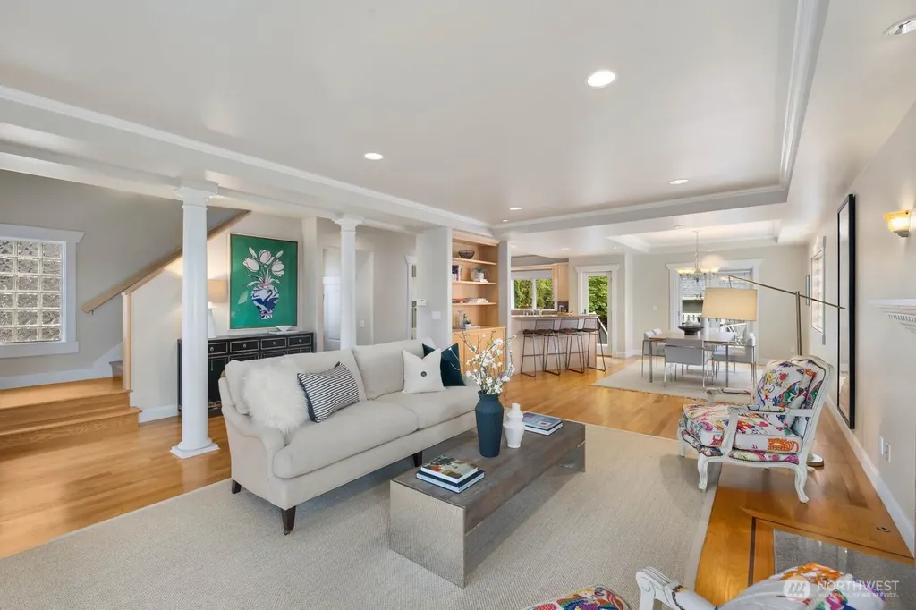 2711 4th Avenue W Seattle WA 98119