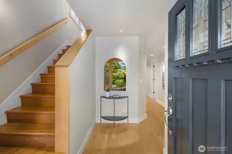 2711 4th Avenue W Seattle WA 98119