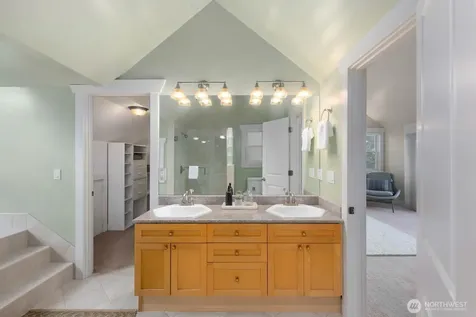 2711 4th Avenue W Seattle WA 98119