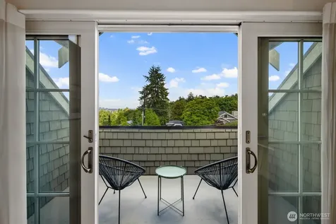 2711 4th Avenue W Seattle WA 98119