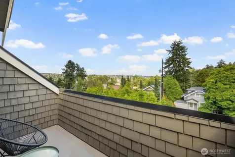 2711 4th Avenue W Seattle WA 98119