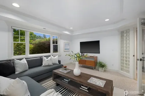 2711 4th Avenue W Seattle WA 98119
