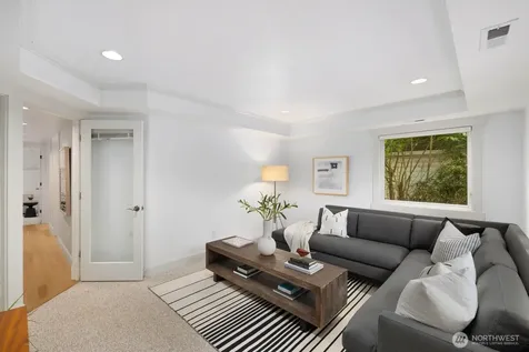 2711 4th Avenue W Seattle WA 98119