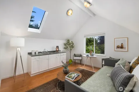 2711 4th Avenue W Seattle WA 98119