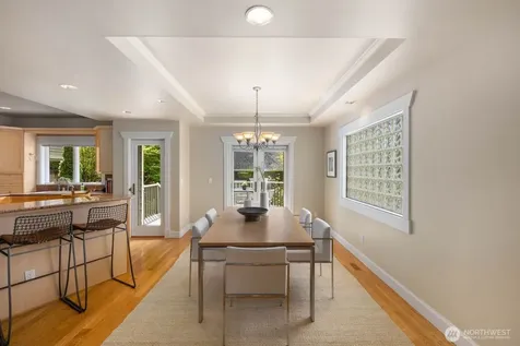 2711 4th Avenue W Seattle WA 98119