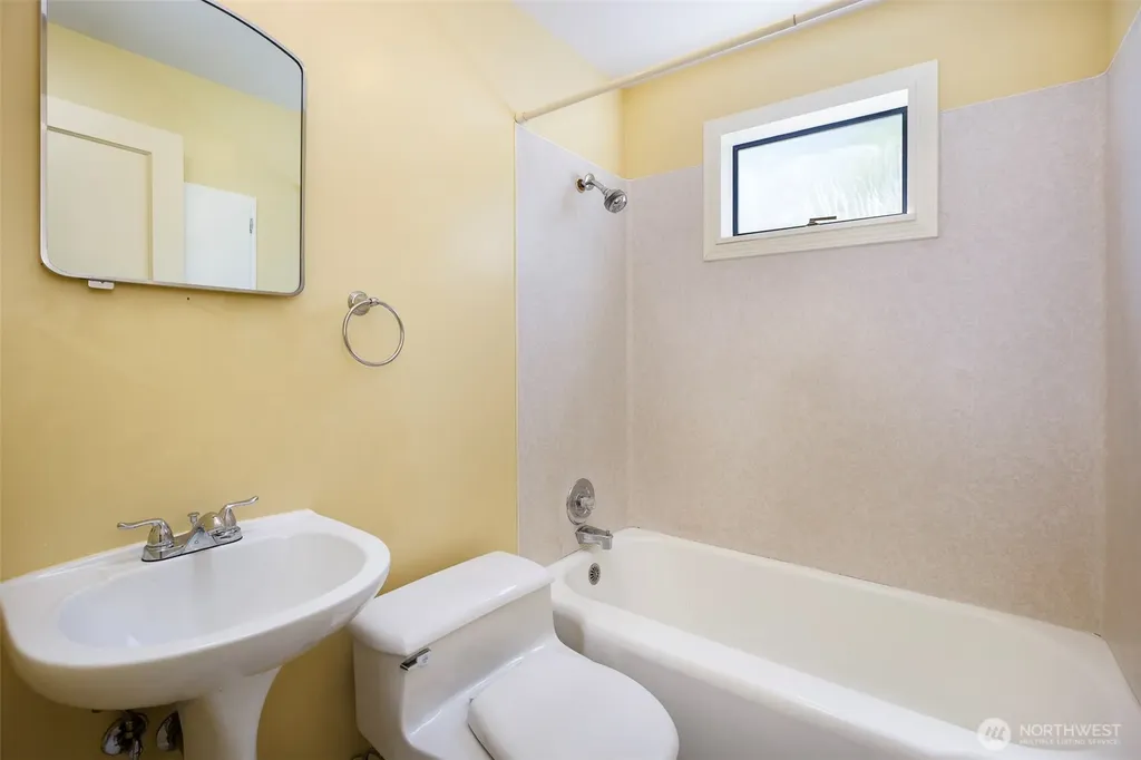 7527 23rd Avenue NW Seattle WA 98117