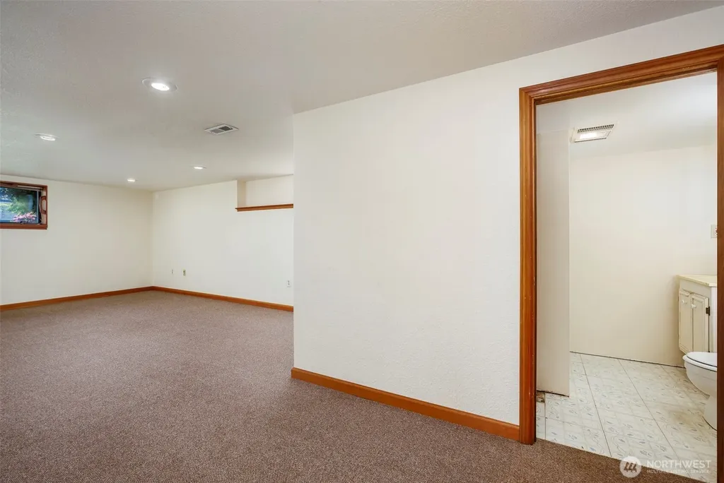 7527 23rd Avenue NW Seattle WA 98117