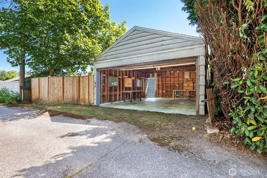 7527 23rd Avenue NW Seattle WA 98117