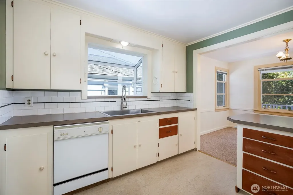 7527 23rd Avenue NW Seattle WA 98117
