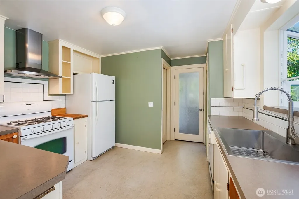 7527 23rd Avenue NW Seattle WA 98117