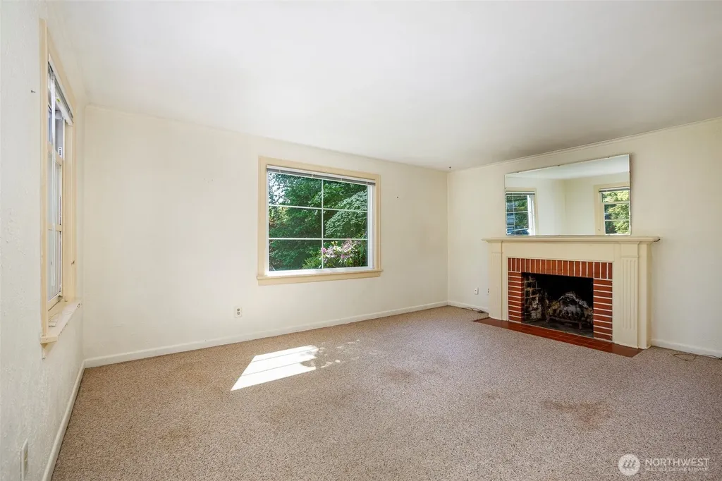 7527 23rd Avenue NW Seattle WA 98117