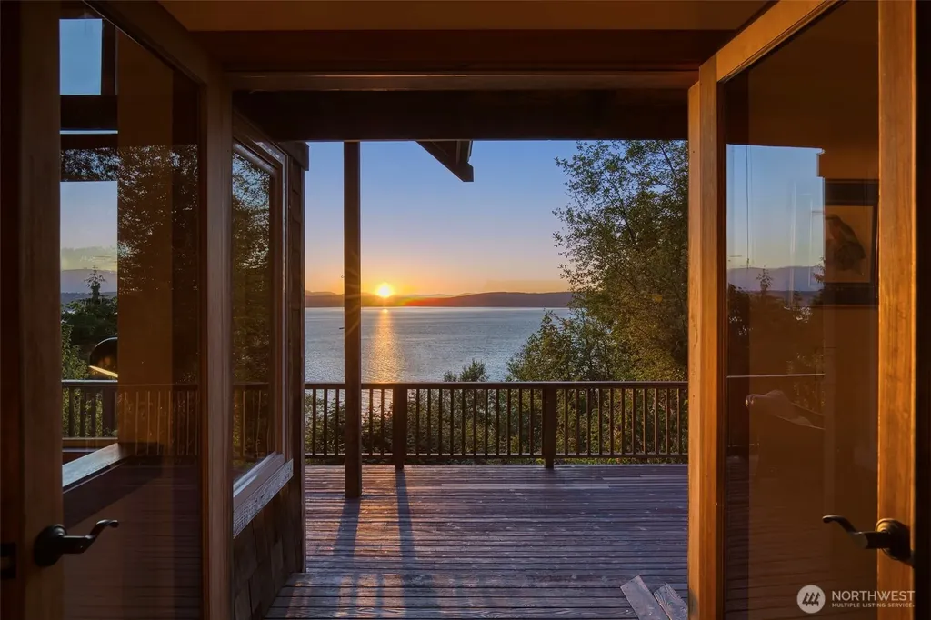 30050 Scenic Drive NE Poulsbo WA 98370