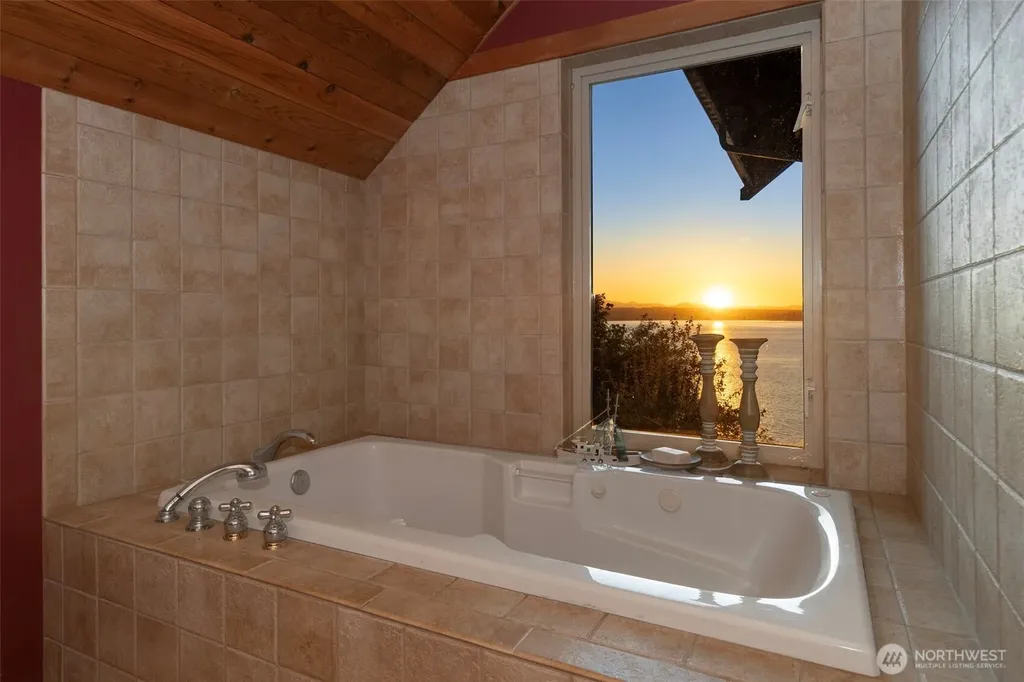 30050 Scenic Drive NE Poulsbo WA 98370