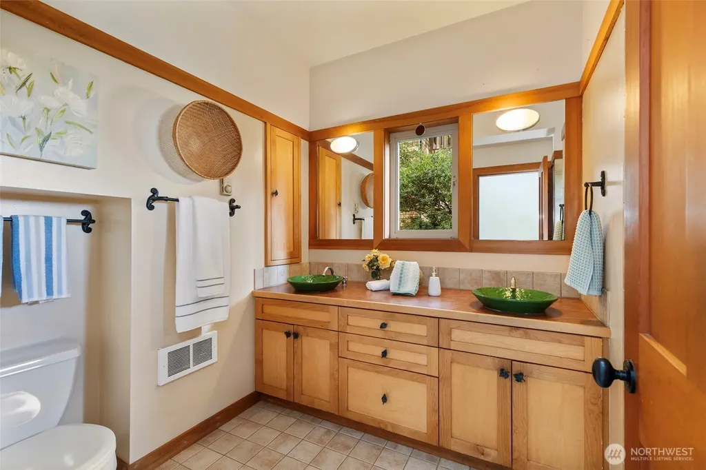 30050 Scenic Drive NE Poulsbo WA 98370
