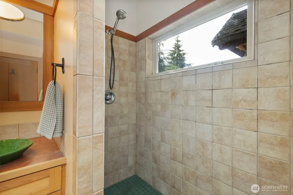 30050 Scenic Drive NE Poulsbo WA 98370