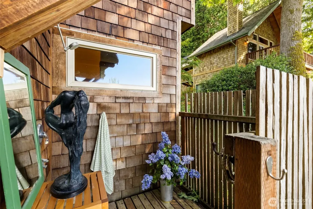 30050 Scenic Drive NE Poulsbo WA 98370