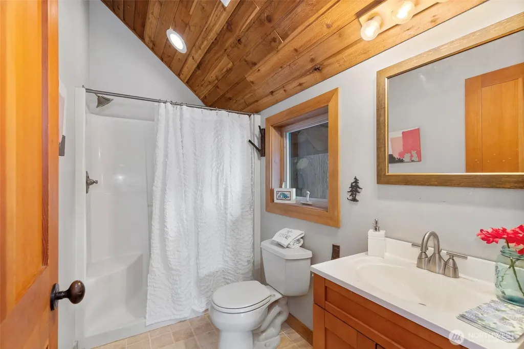 30050 Scenic Drive NE Poulsbo WA 98370