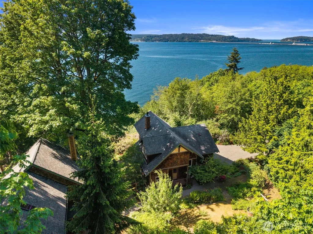 30050 Scenic Drive NE Poulsbo WA 98370