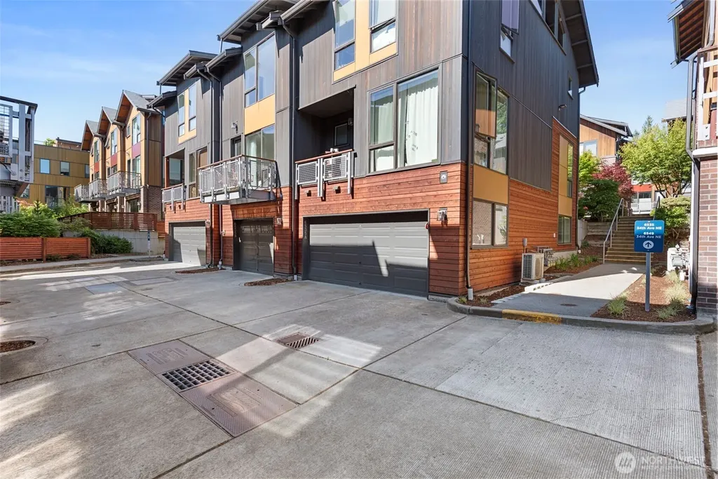 6535 34th Avenue NE Seattle WA 98115