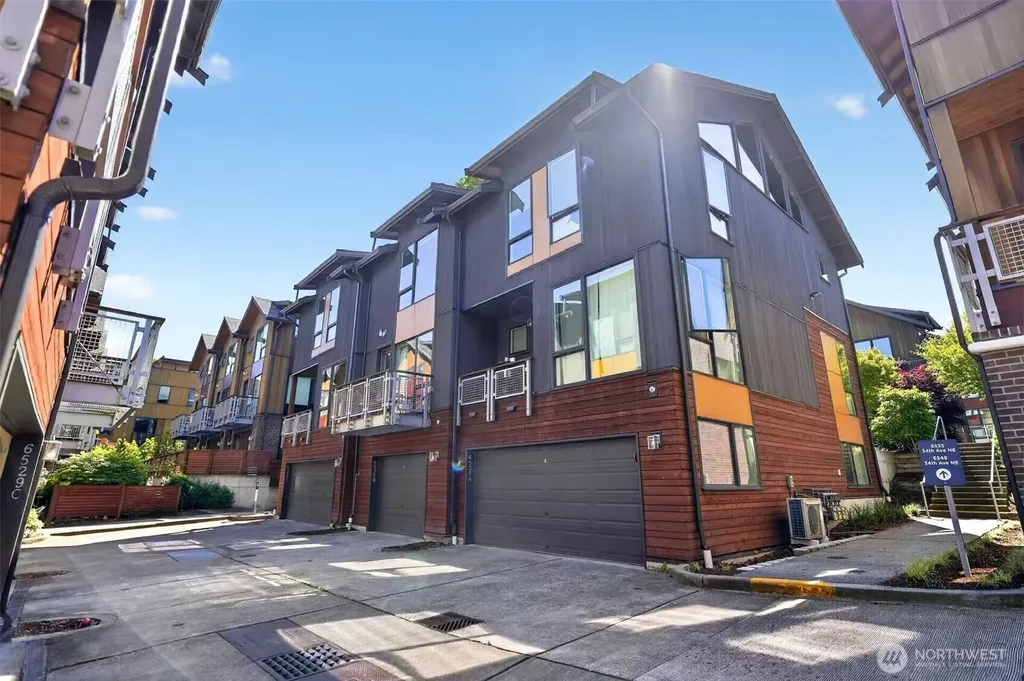 6535 34th Avenue NE Seattle WA 98115