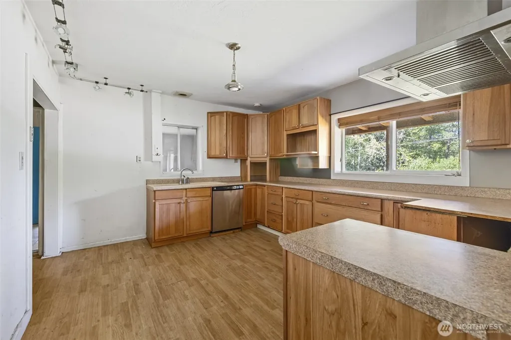 33 Baskins Road Port Angeles WA 98363