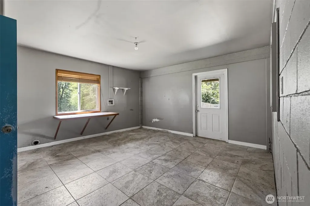 33 Baskins Road Port Angeles WA 98363