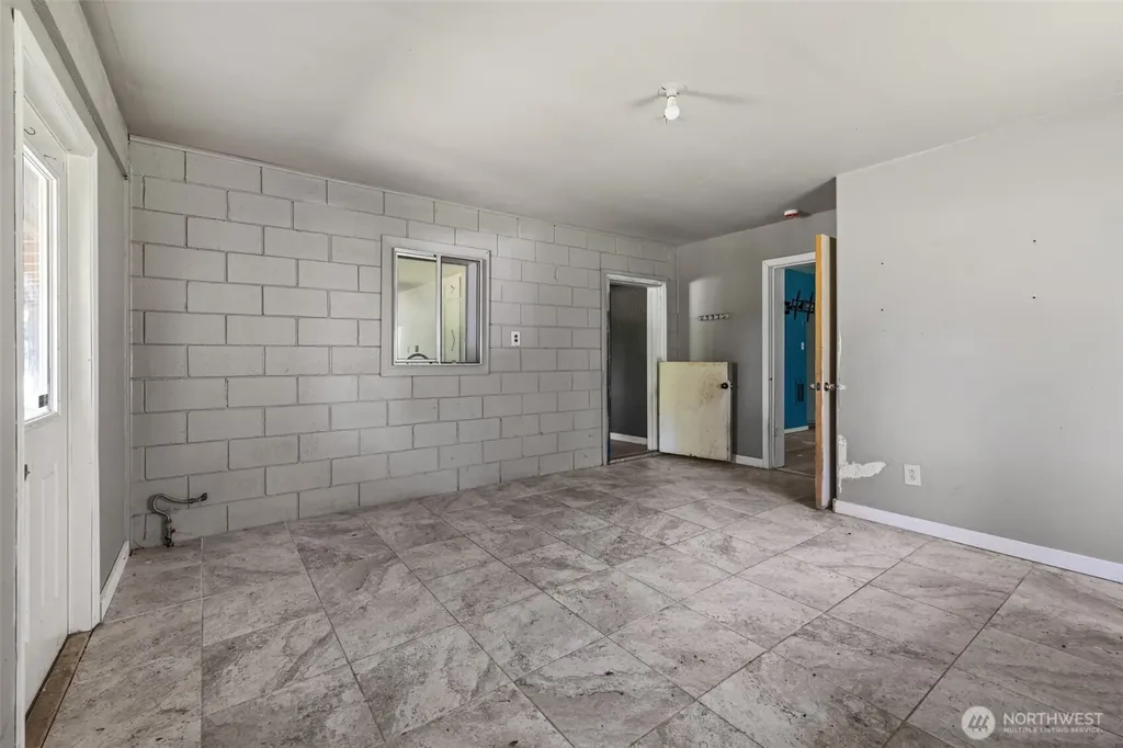 33 Baskins Road Port Angeles WA 98363
