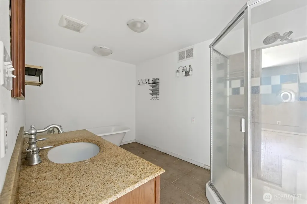 33 Baskins Road Port Angeles WA 98363
