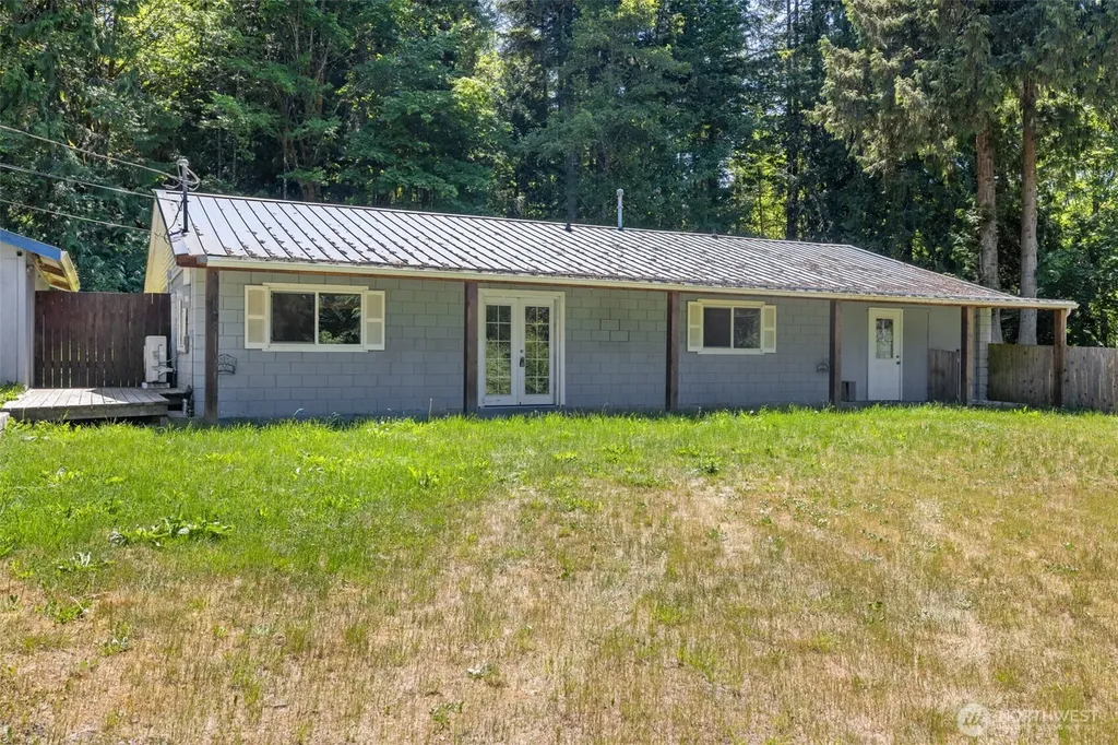 33 Baskins Road Port Angeles WA 98363